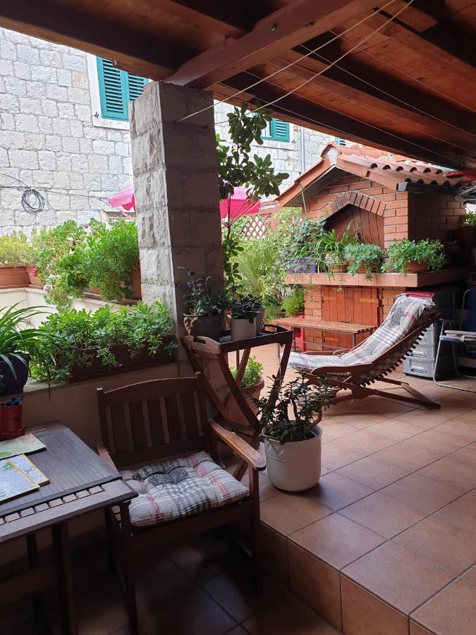 Apartments And Rooms Villa Lina Split Bagian luar foto