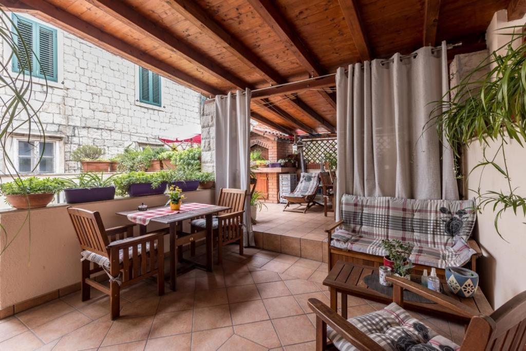 Apartments And Rooms Villa Lina Split Ruang foto