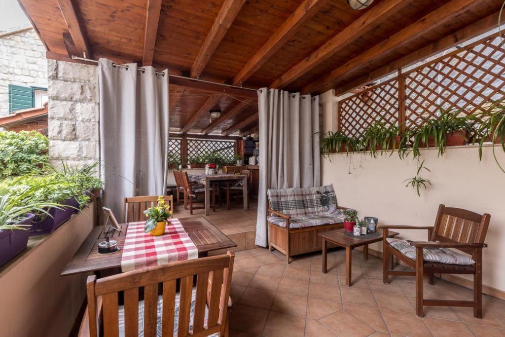 Apartments And Rooms Villa Lina Split Ruang foto