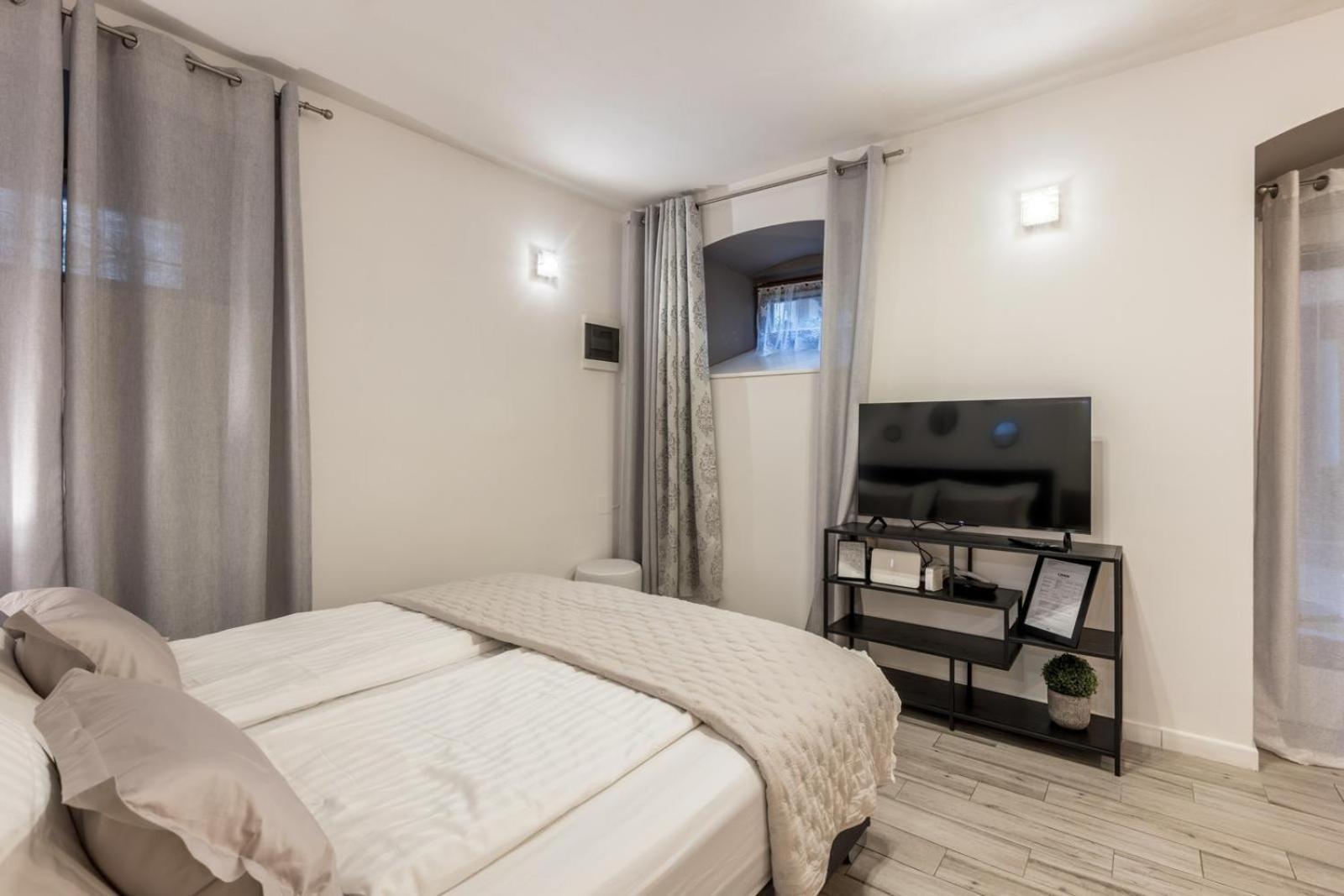 Apartments And Rooms Villa Lina Split Bagian luar foto