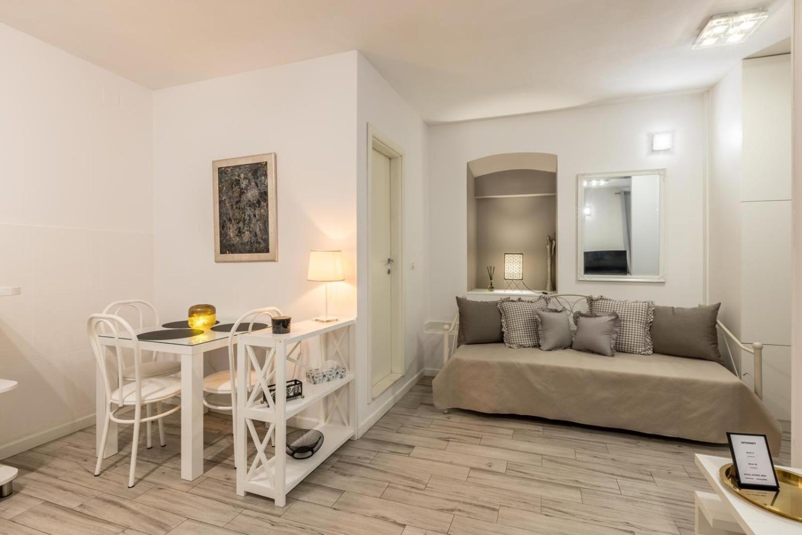 Apartments And Rooms Villa Lina Split Bagian luar foto