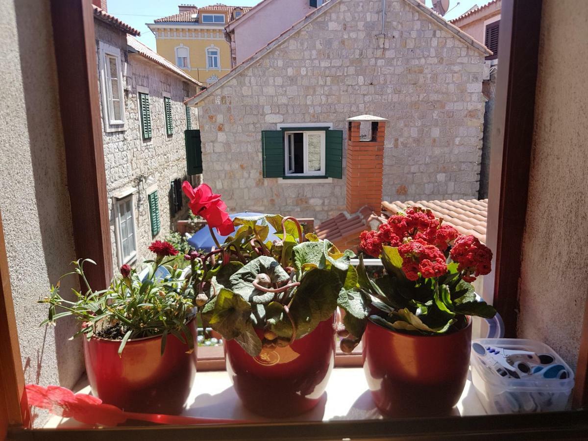 Apartments And Rooms Villa Lina Split Bagian luar foto