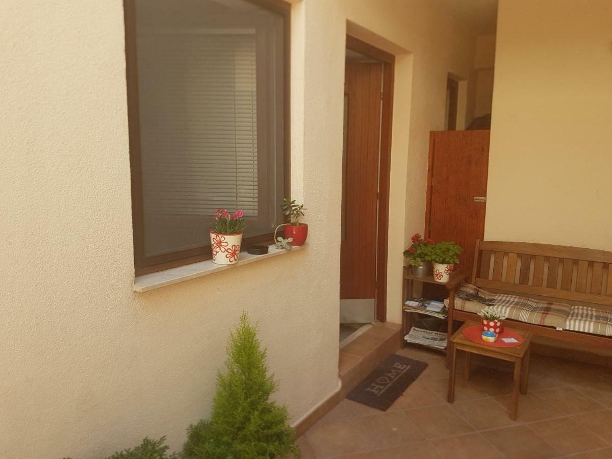Apartments And Rooms Villa Lina Split Bagian luar foto