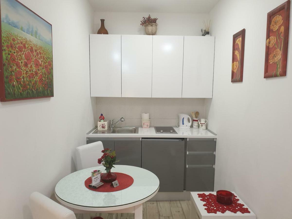 Apartments And Rooms Villa Lina Split Bagian luar foto