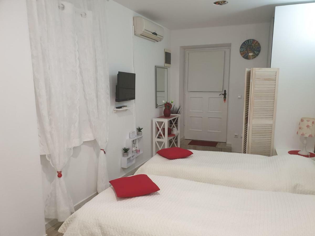 Apartments And Rooms Villa Lina Split Bagian luar foto