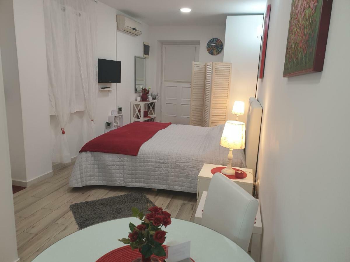 Apartments And Rooms Villa Lina Split Bagian luar foto