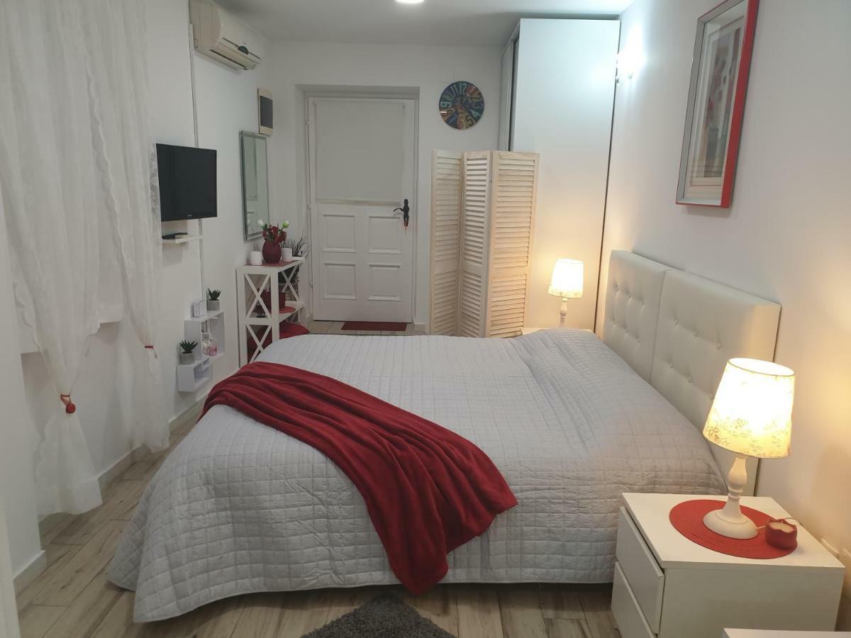 Apartments And Rooms Villa Lina Split Bagian luar foto
