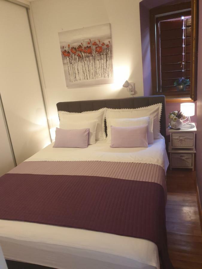 Apartments And Rooms Villa Lina Split Bagian luar foto